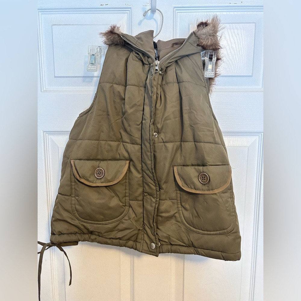 Steve & Barry's Outfitters Puffer Vest. Olive Green. Size M.